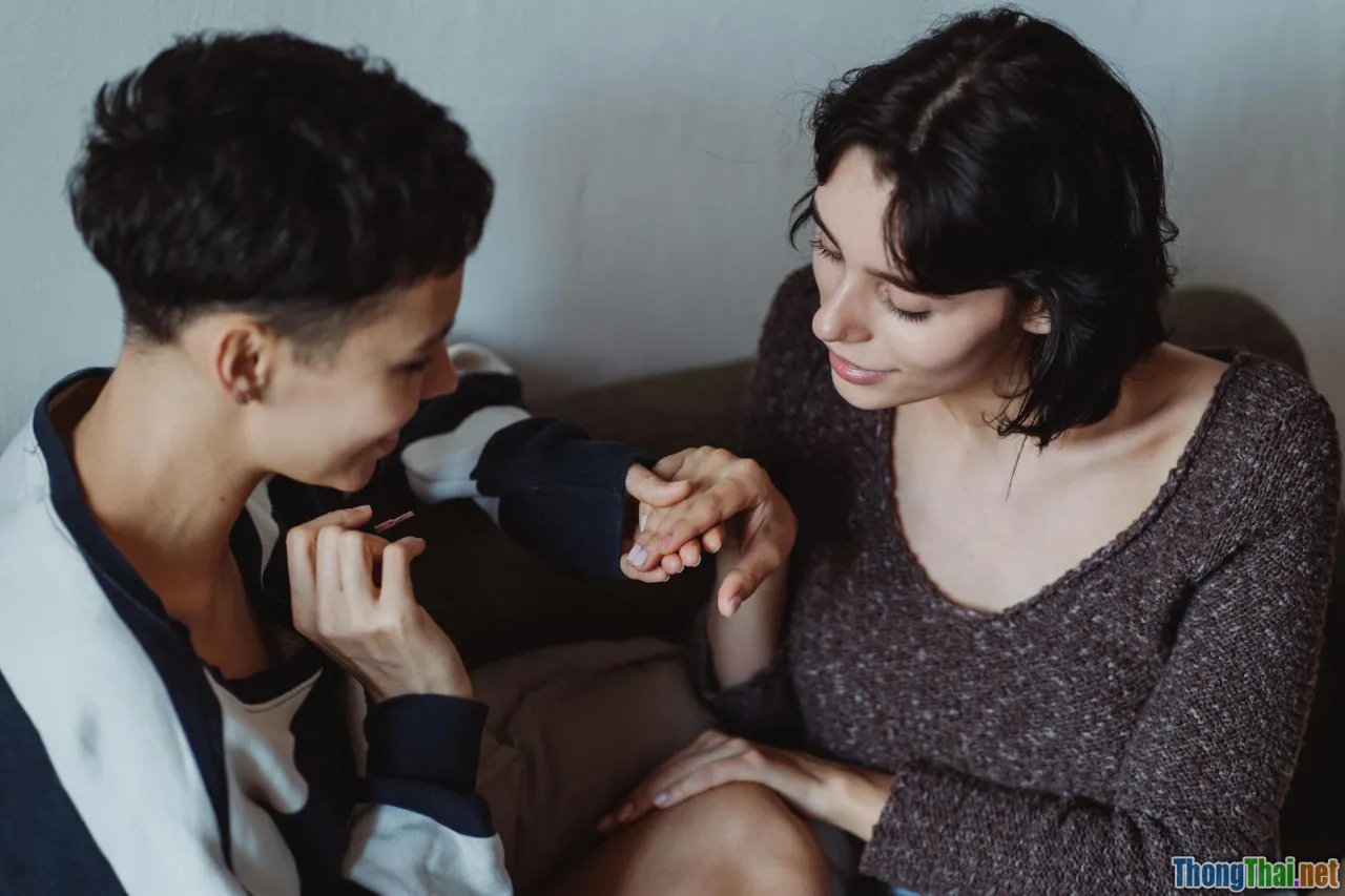 10 sai lầm khi tự sơn móng tay tại nhà khiến màu nhanh bong tróc