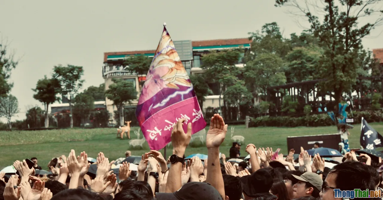 achievement, celebration, happy leader