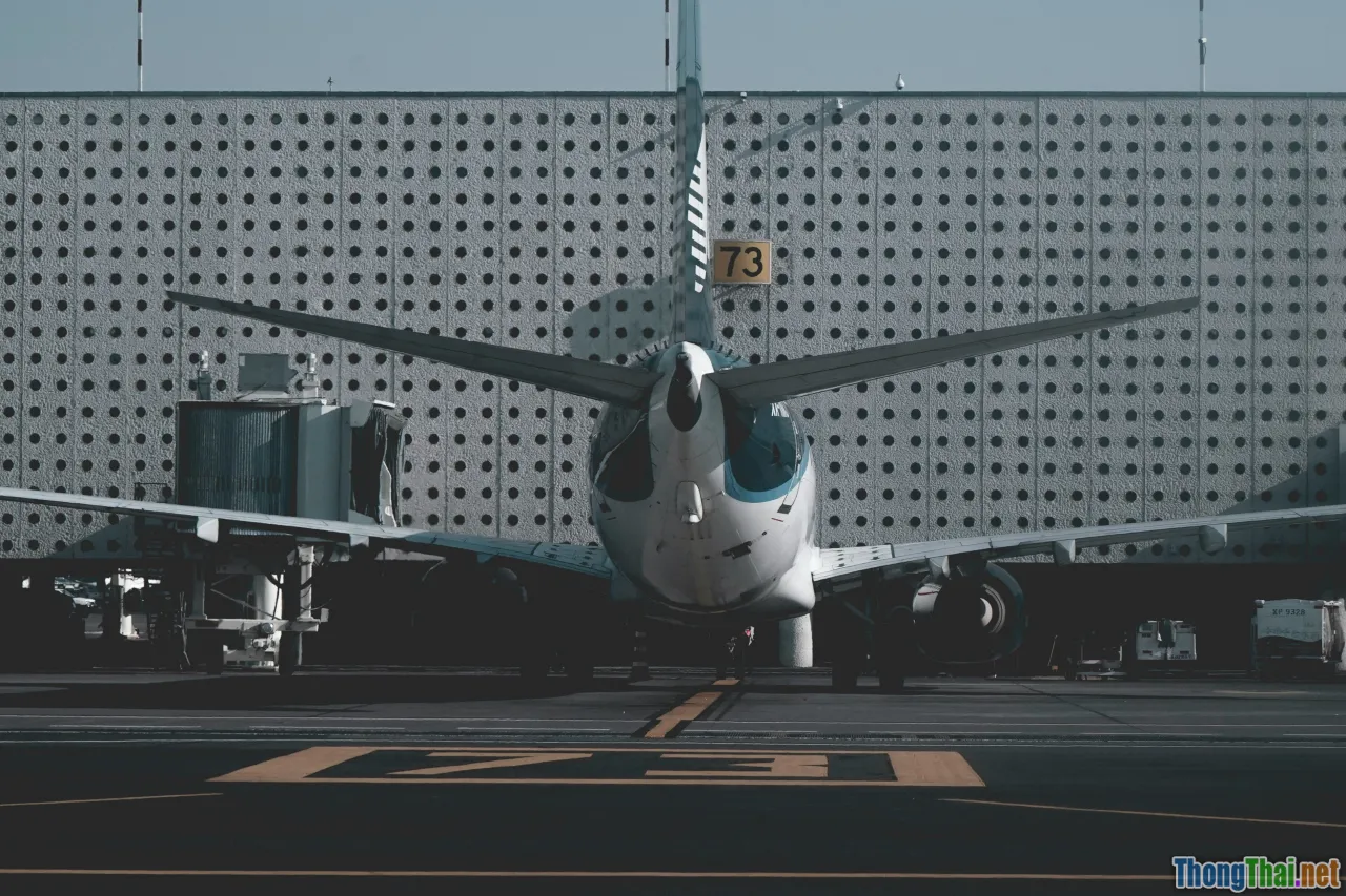 airport, budget airlines, student packing