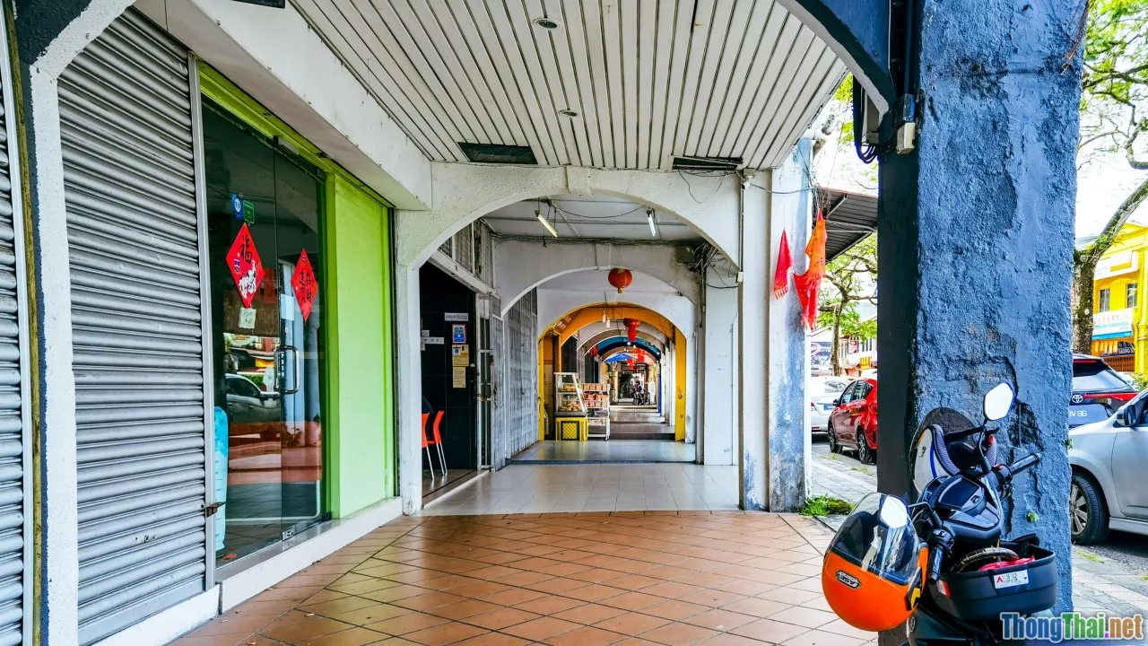 alternative marketplaces, SaaS stores, developer shops