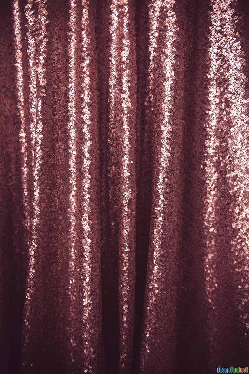 bangs, curtain fringe, side-swept, blunt fringe