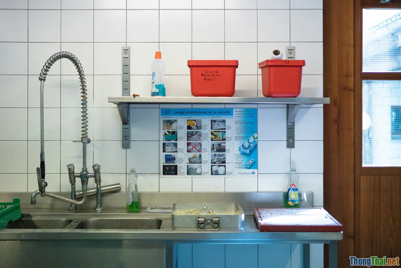 bathroom cleaning, sanitary home, disinfecting