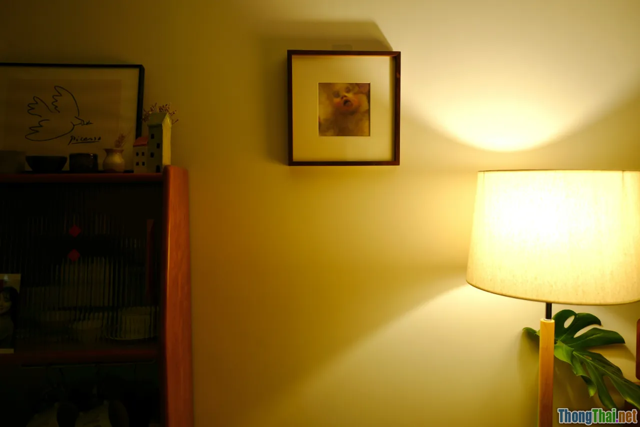 bedroom layered lighting, bedside lamp, wall sconce