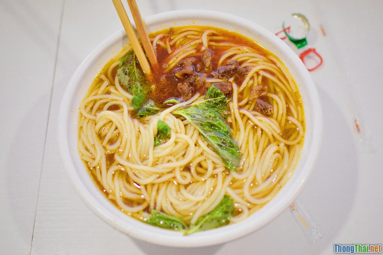 bun bo hue, beef noodle soup, spicy broth, vegetables