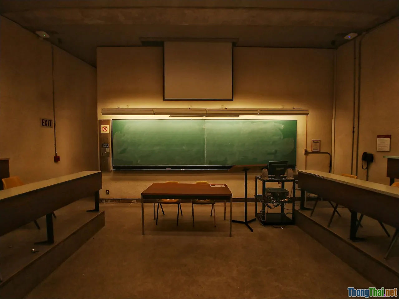 comparison, traditional class, VR classroom