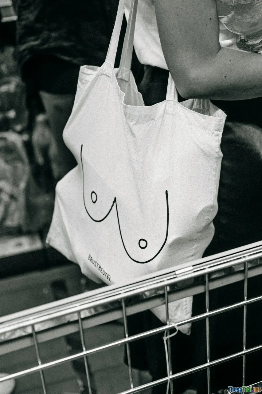 consumerism, emotional spending, psychology