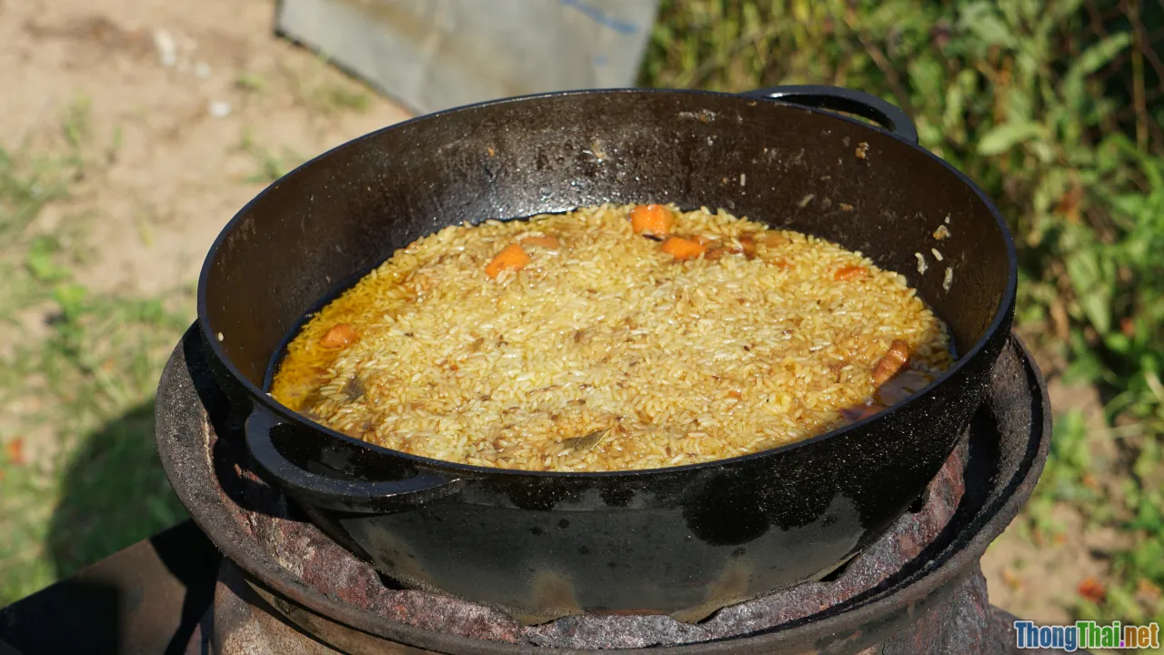 cooking process, pot, layered ingredients