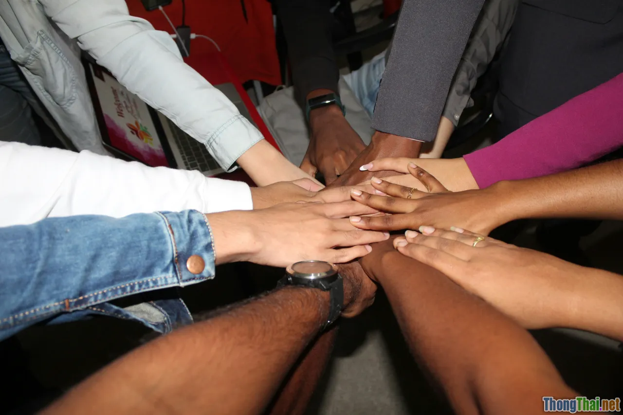 cross-cultural communication, handshake, multicultural teamwork