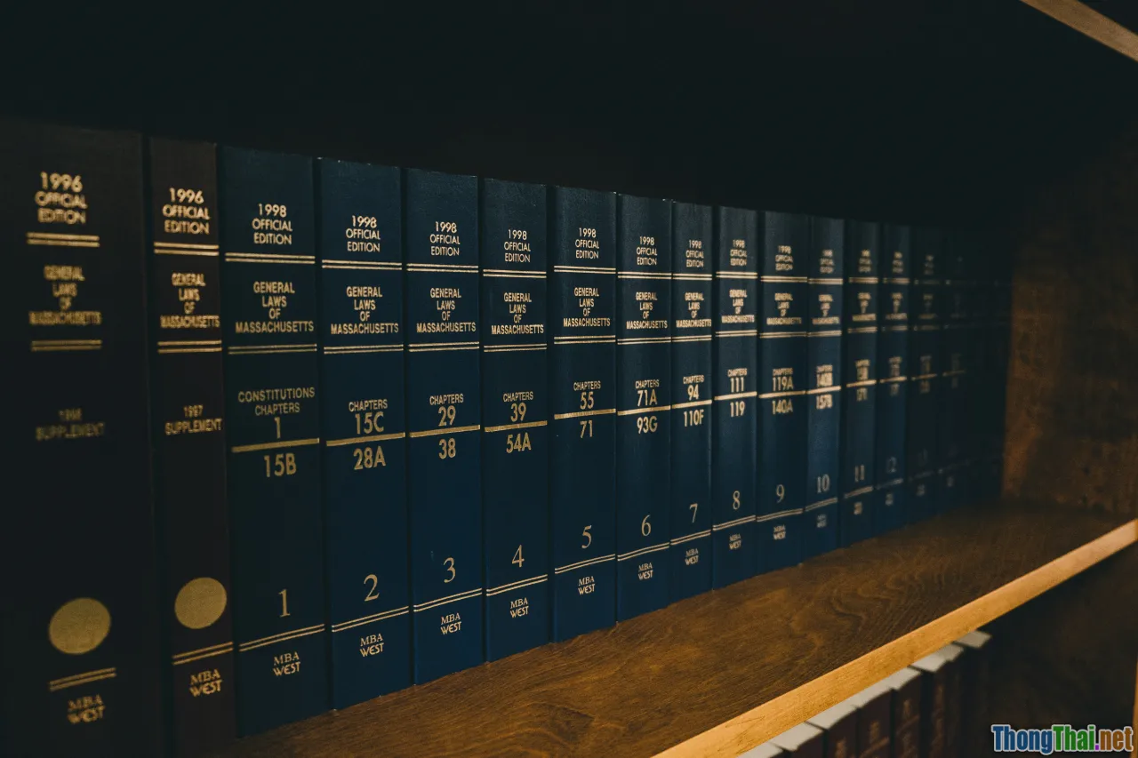 data catalog, lineage, governance