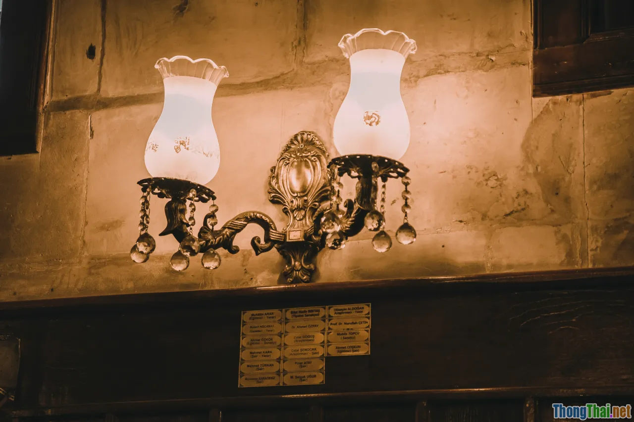 decoupage lamp, paper art, upcycling, vintage