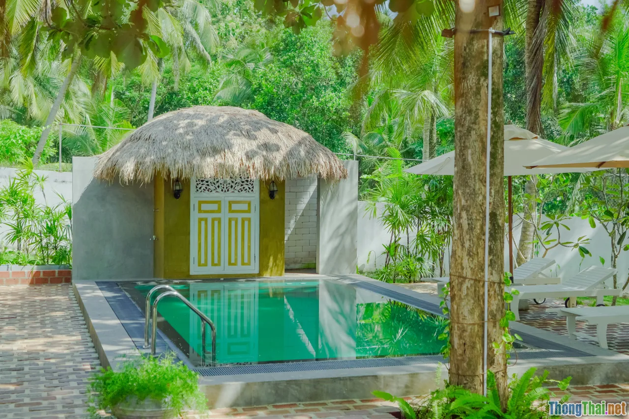 eco resort, solar energy, water refill, recycling