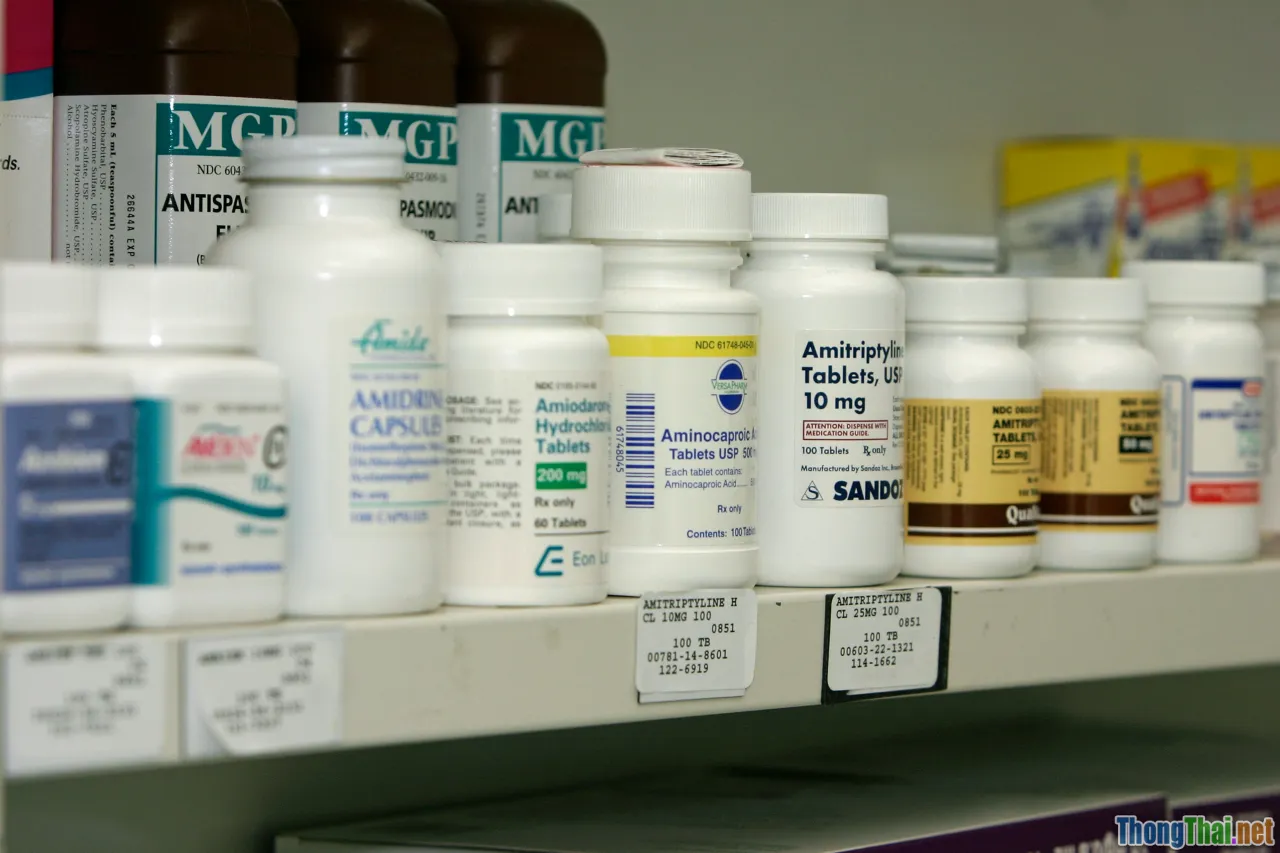 fake medicines, warning signs, danger symbols