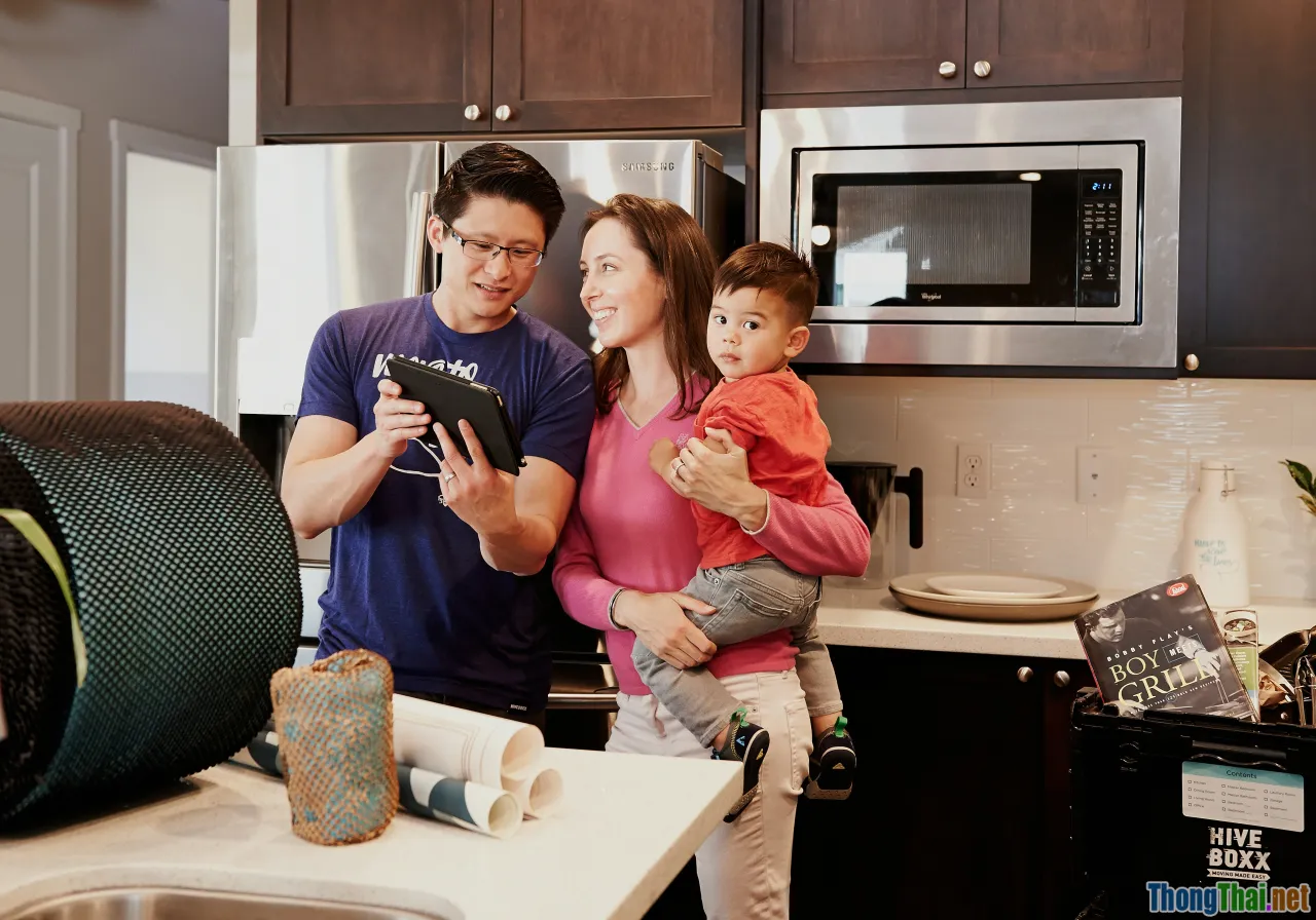 family, digital transformation, home office, smartphone