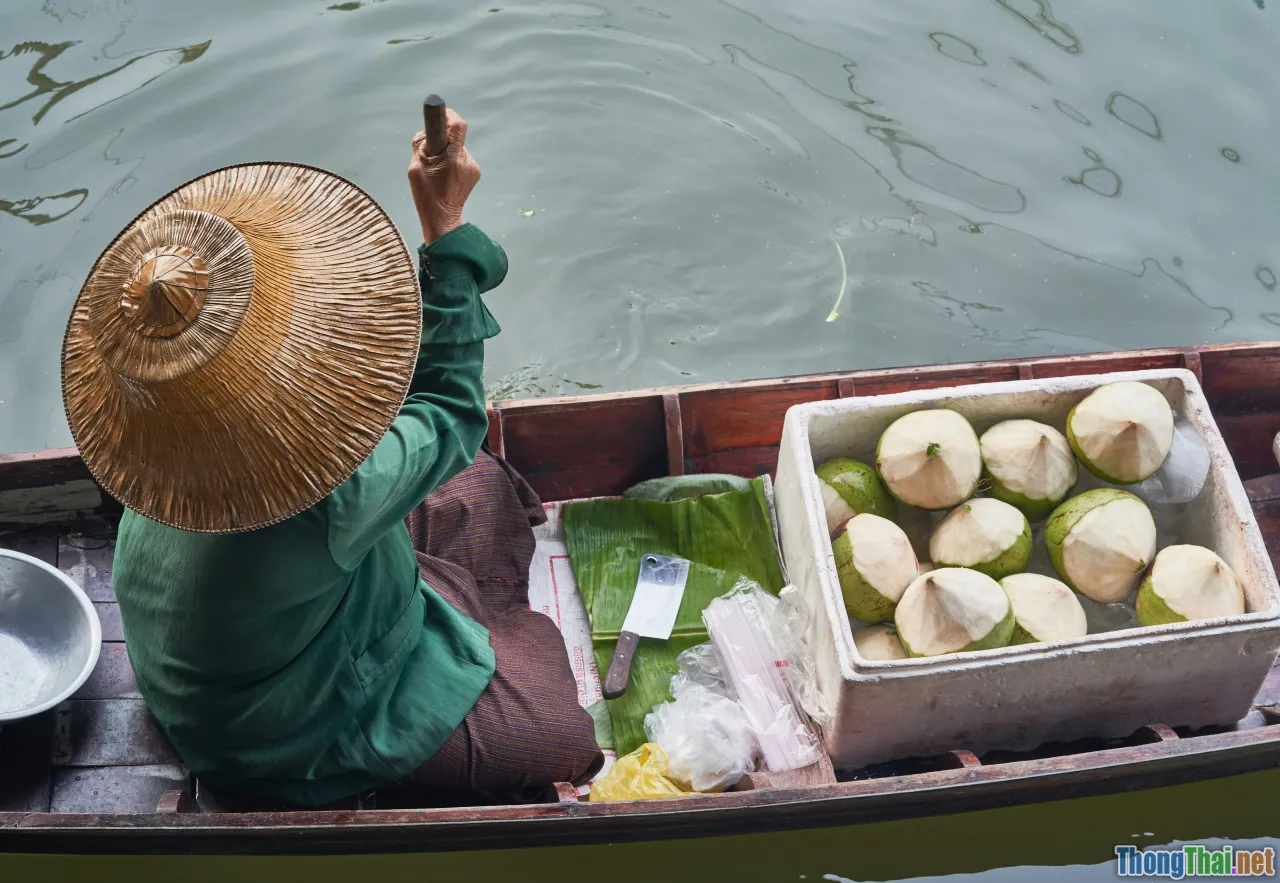 floating market, boat food, vietnamese cuisine