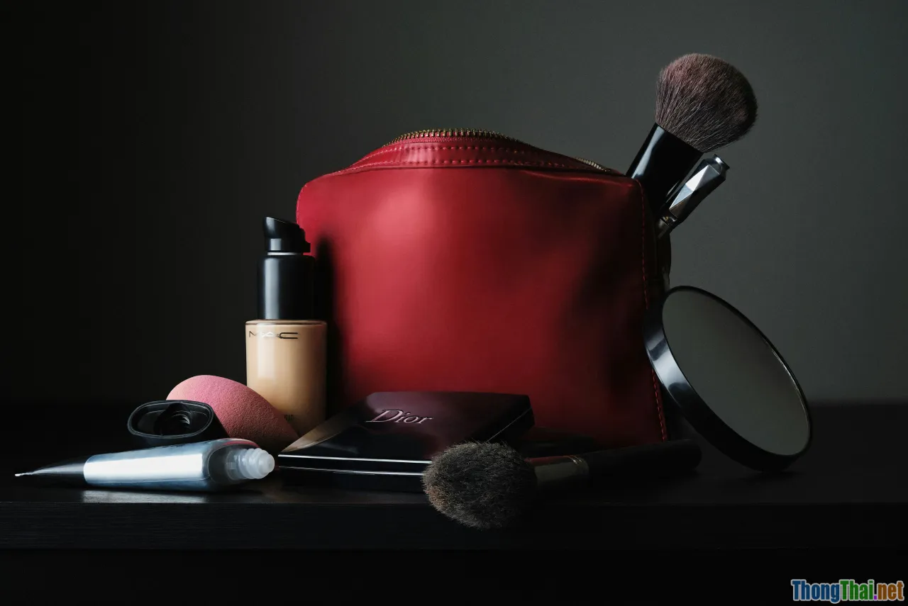 foundation cushion, dewy makeup, makeup tools