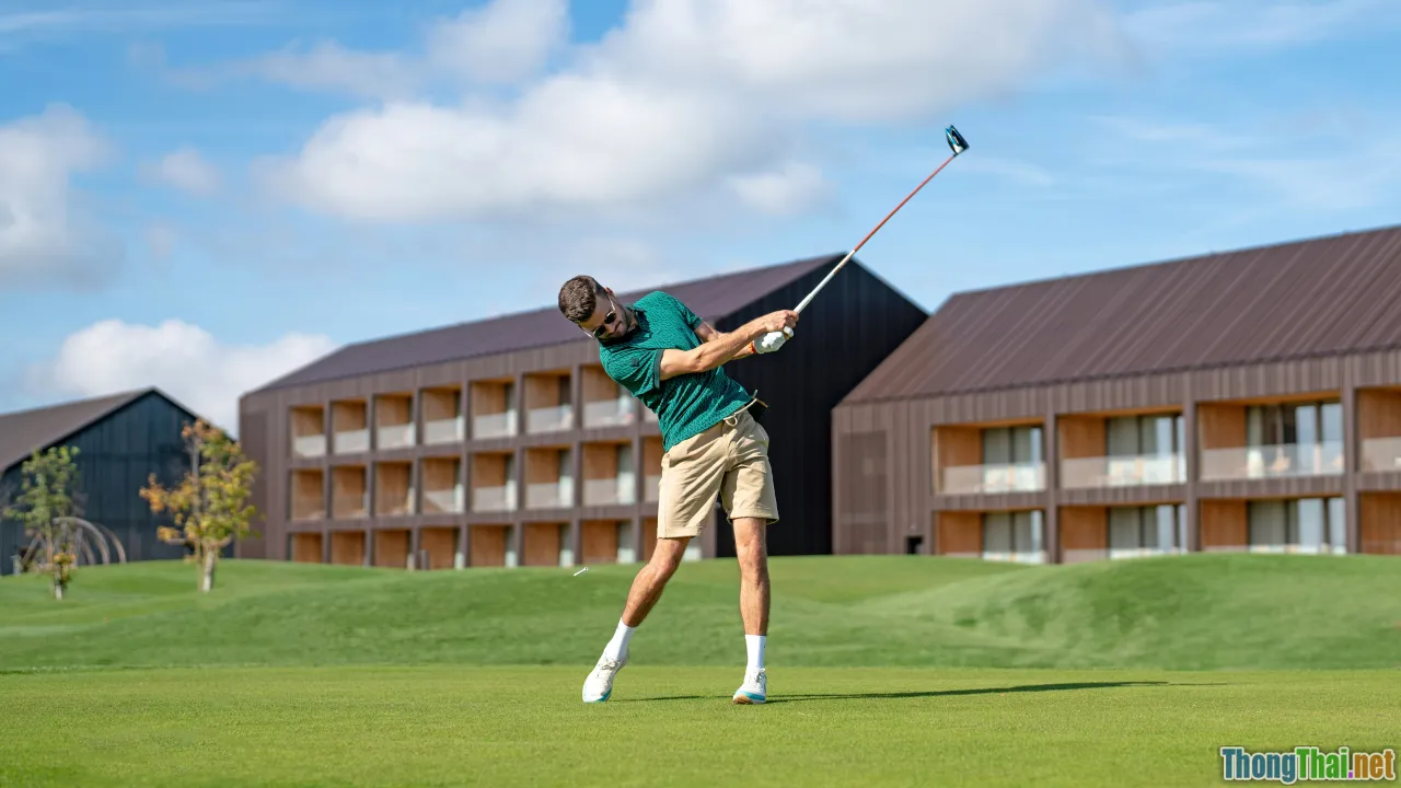 golf course, marathon, conference center, sports event