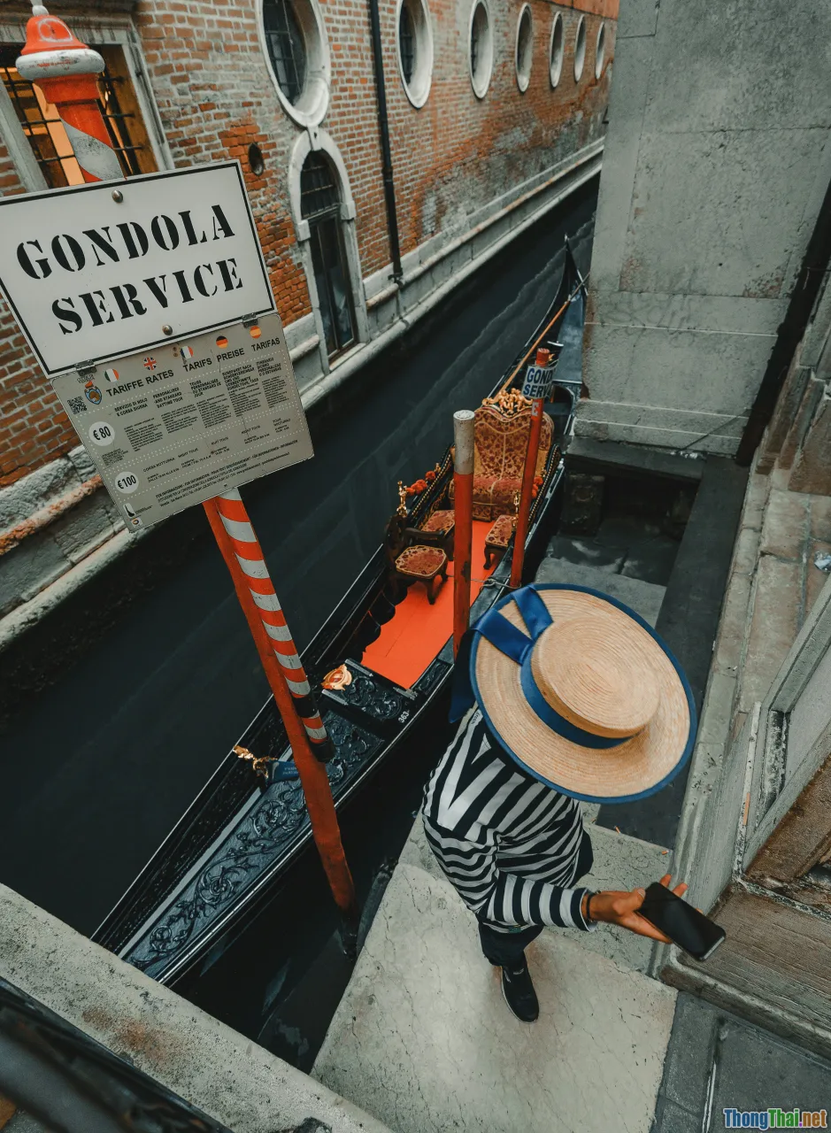 graphic tee, khaki pants, bucket hat, casual street
