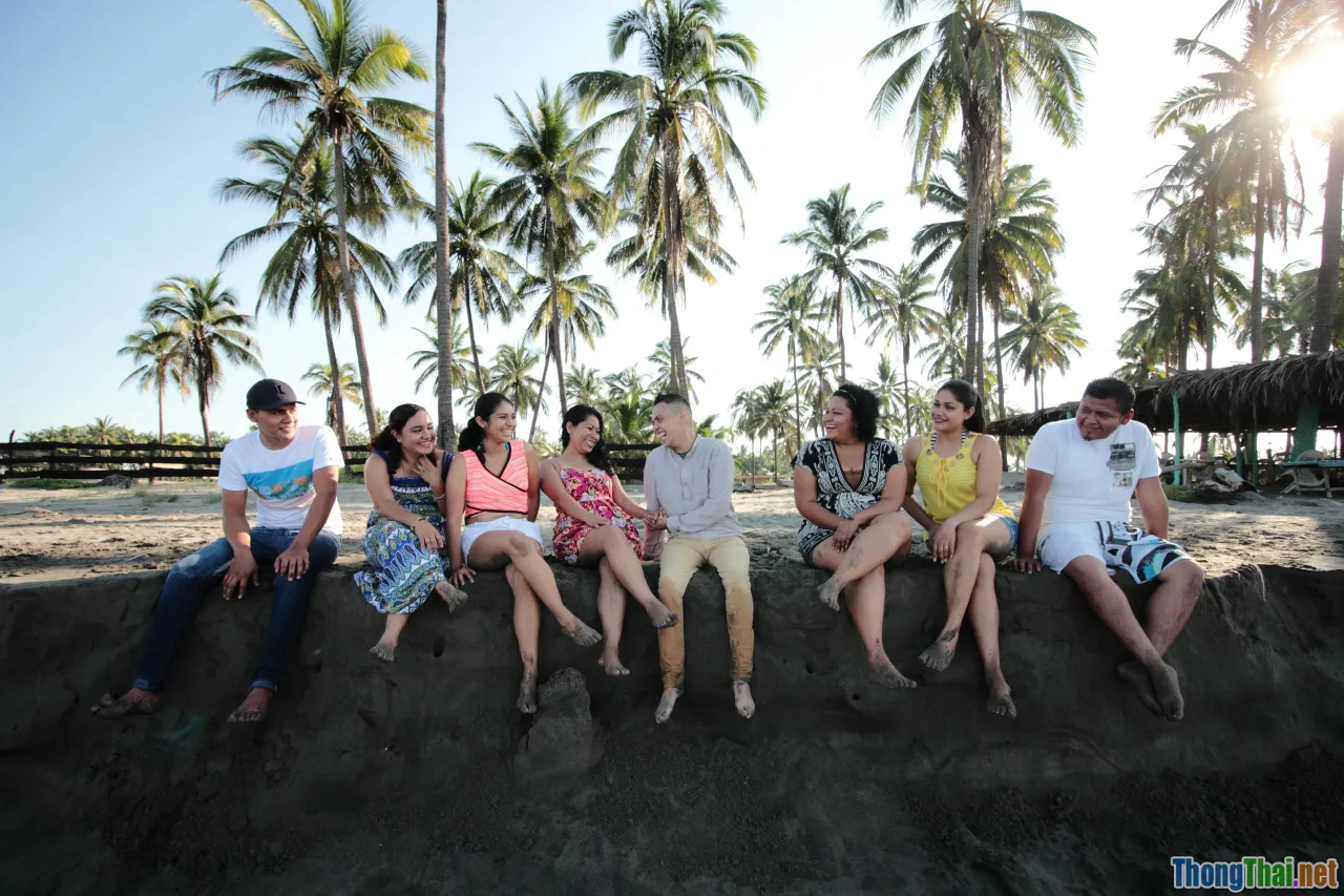 group memories, friends celebrating, travel journey