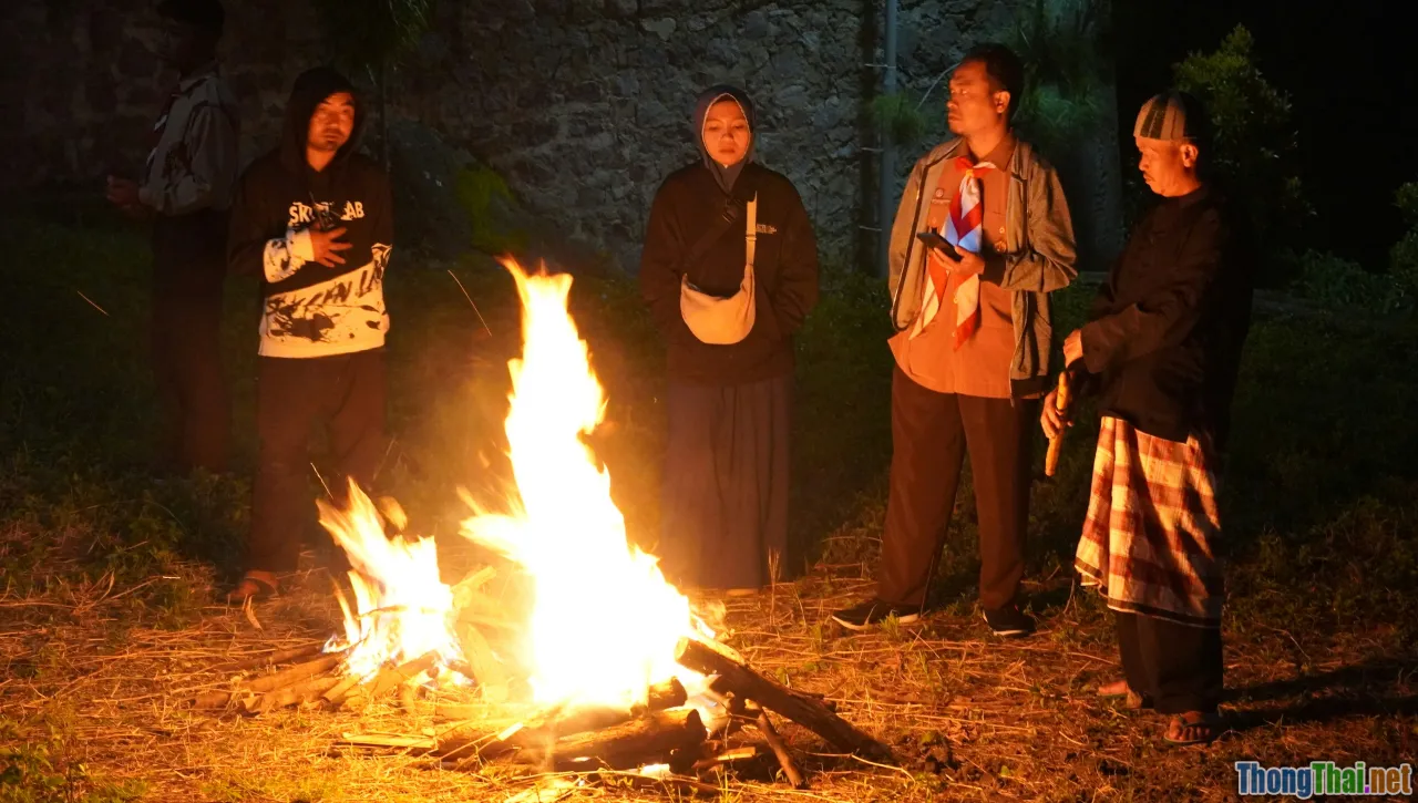group singing, community, ritual, belonging