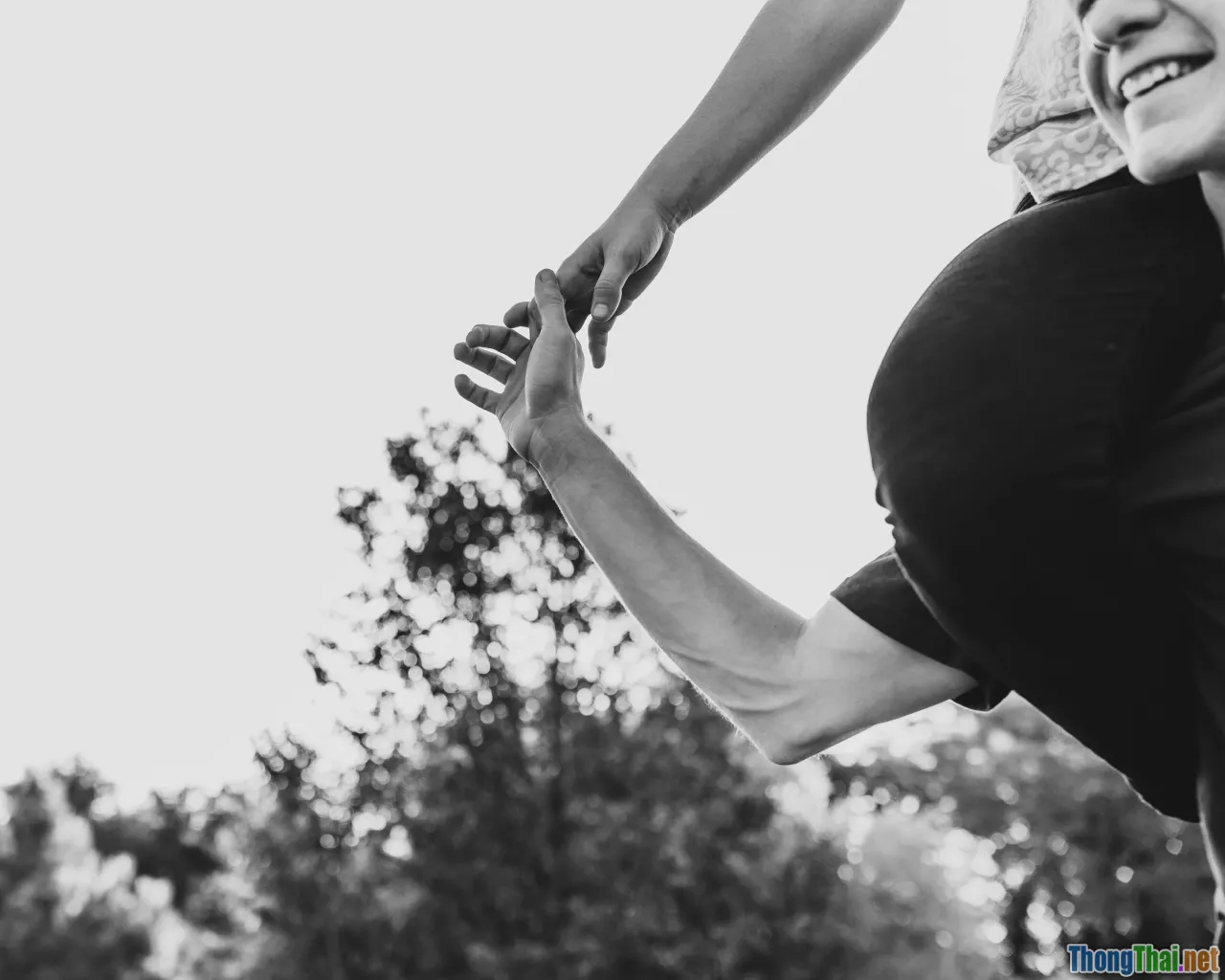 happy pregnant, fitness benefits, expecting mom