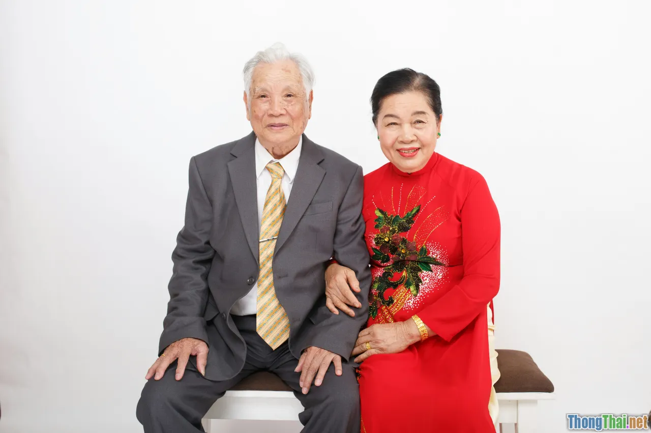 happy seniors, gold age, success retirement vietnamese
