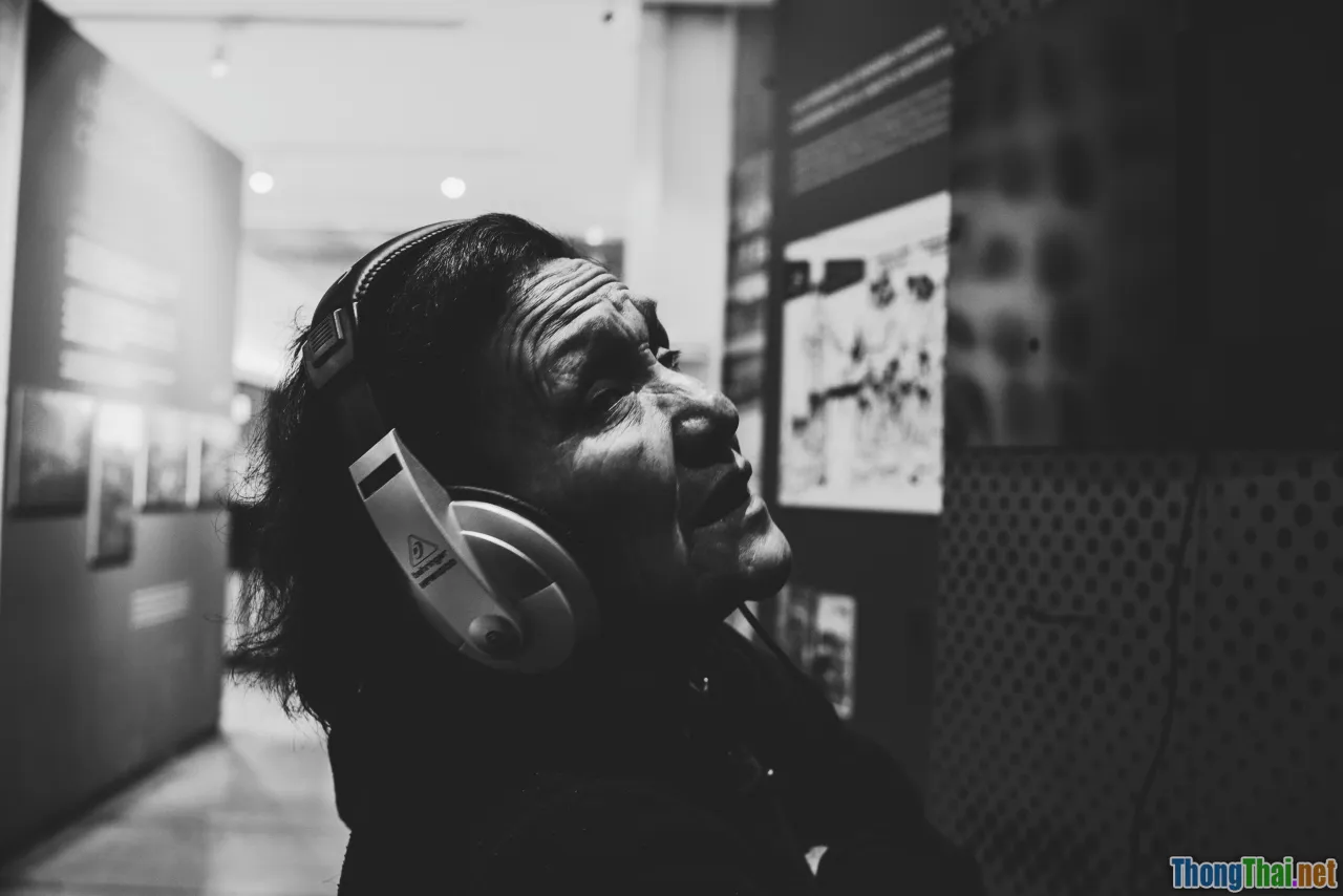 listening technique, headphones