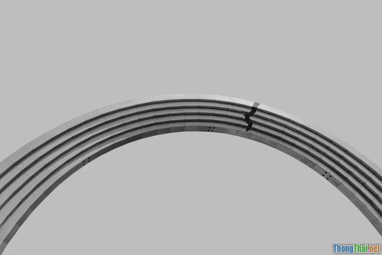 long side part, chic bangs