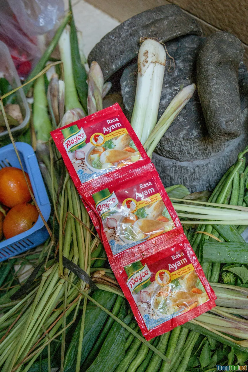 mobile app, food certification, Vietnamese countryside
