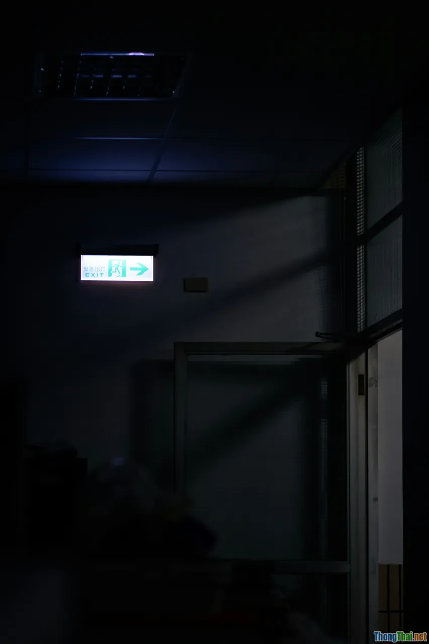 monitor settings, ambient light, glare