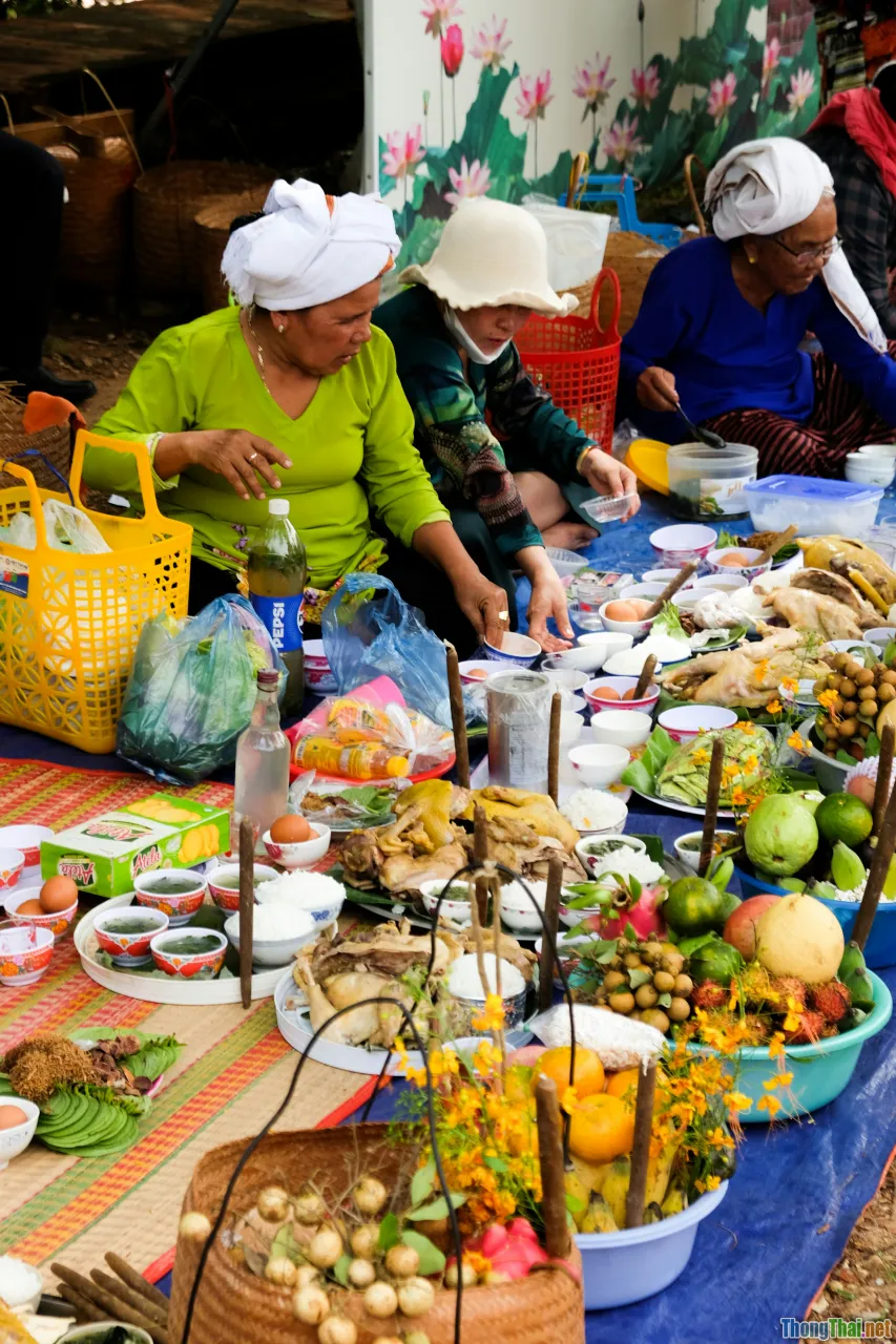 multicultural people, city festival, diverse food