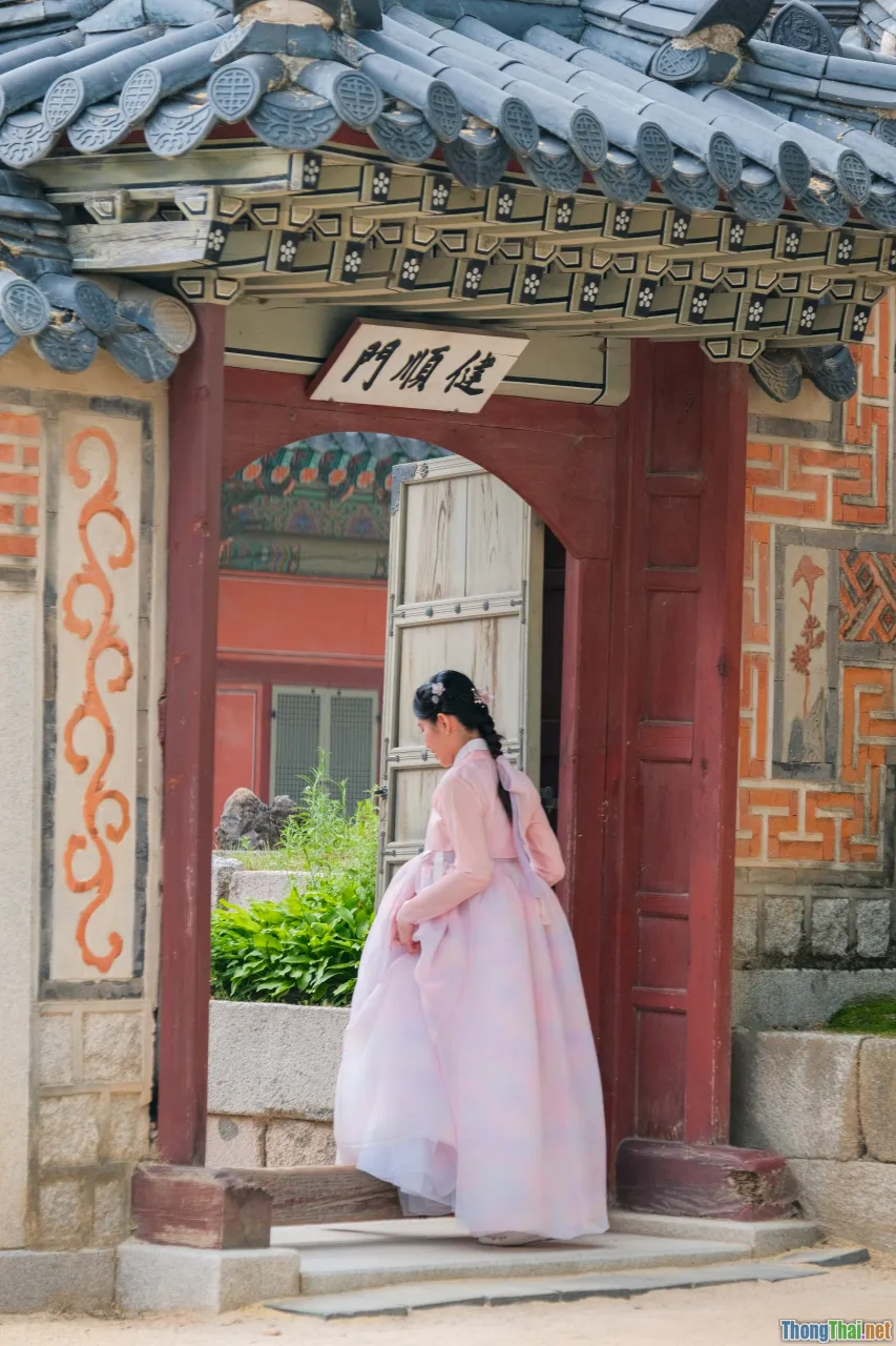 palace intrigue, Empress Dowager, Chinese palace ladies, elegant robes