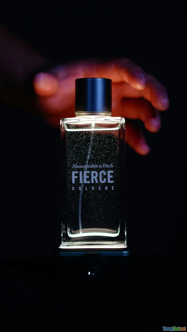 perfumer, scent strips, blending