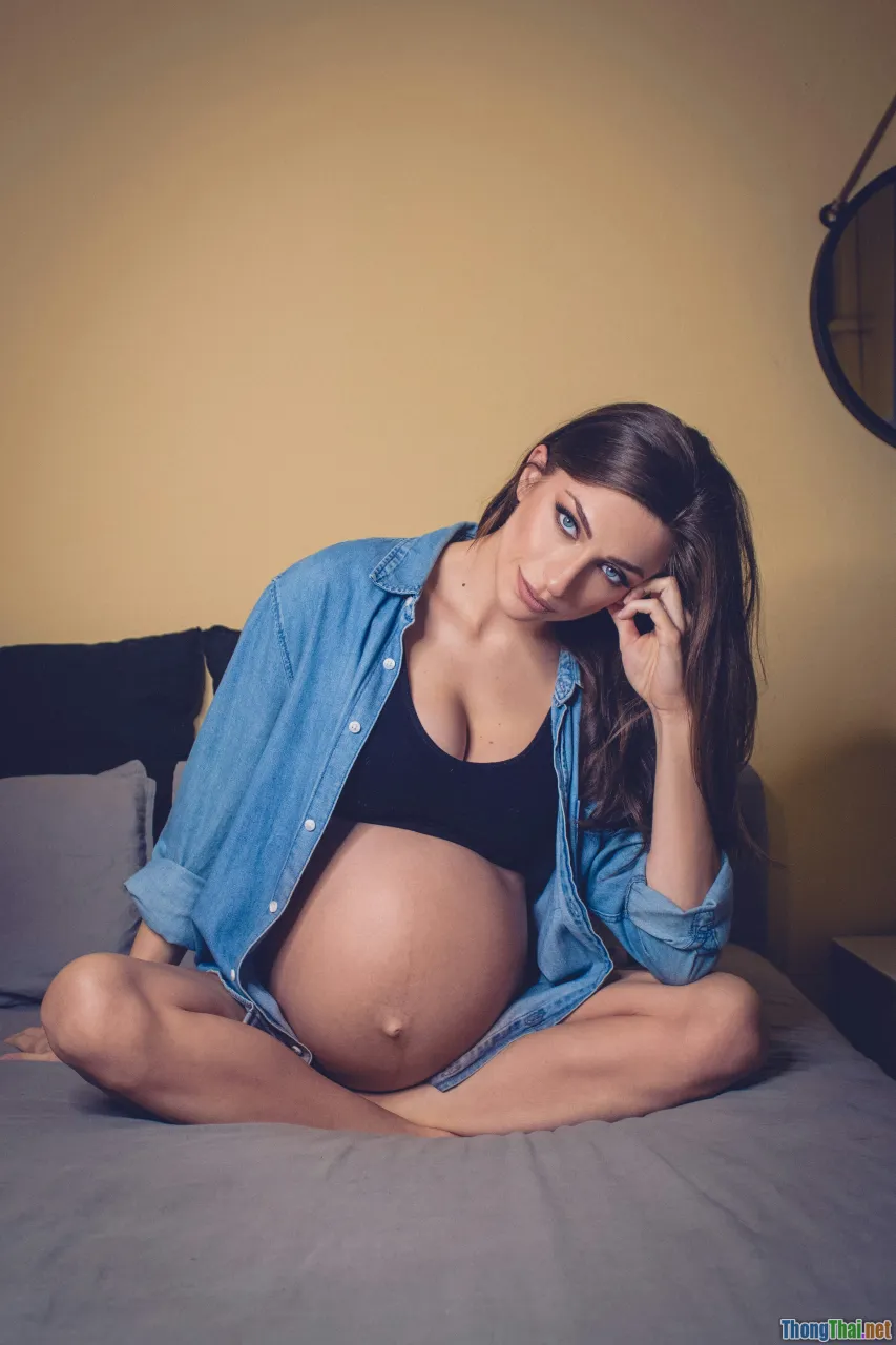 pregnant woman, staying up late, nighttime