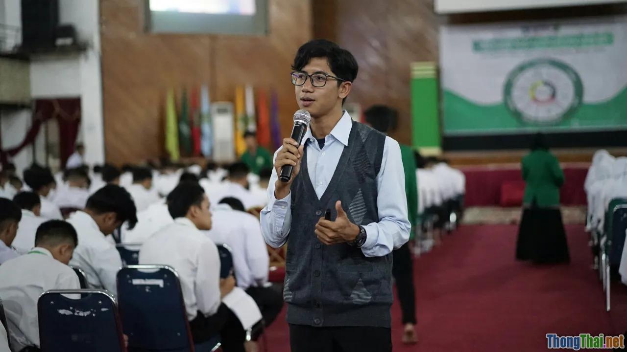 public speaking, presentation practice, confident student