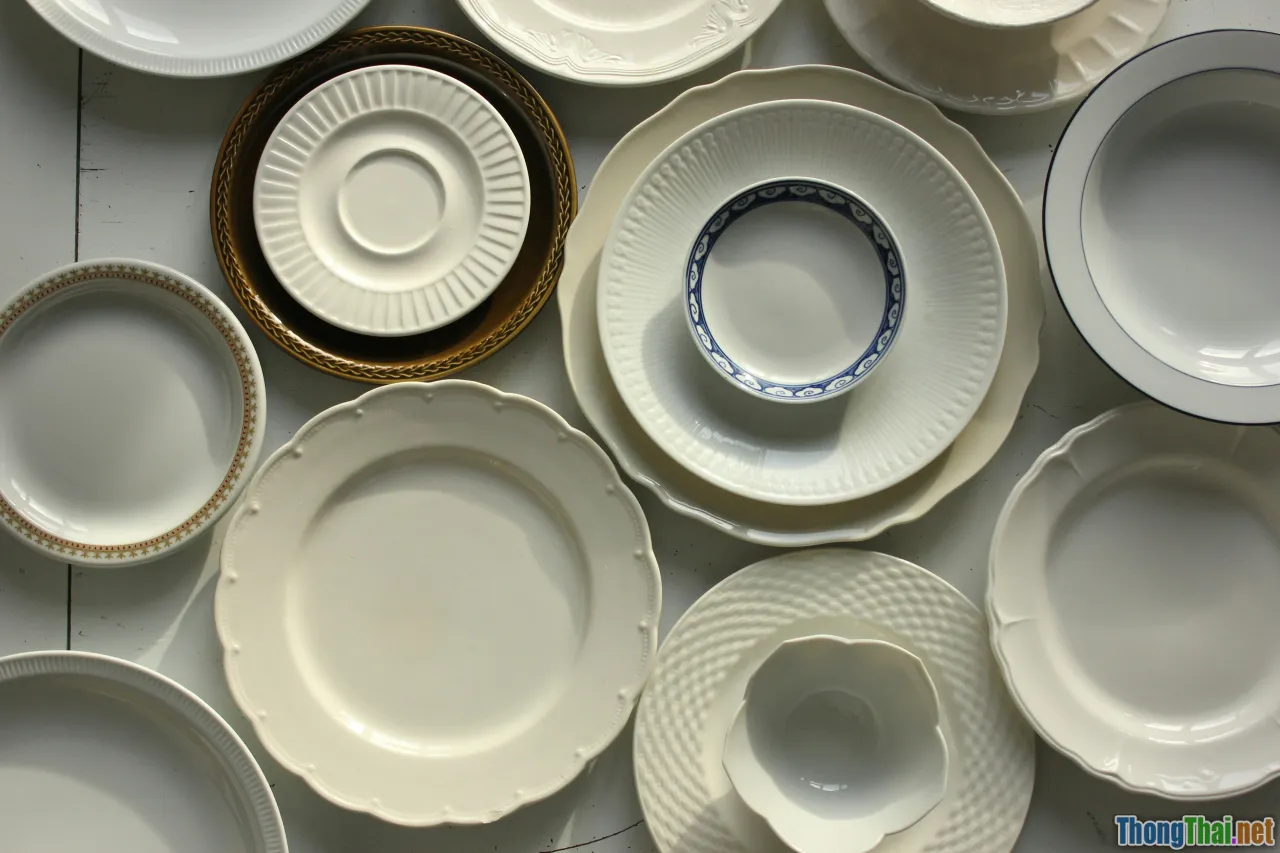 recycled tableware, upcycled materials, creative plates