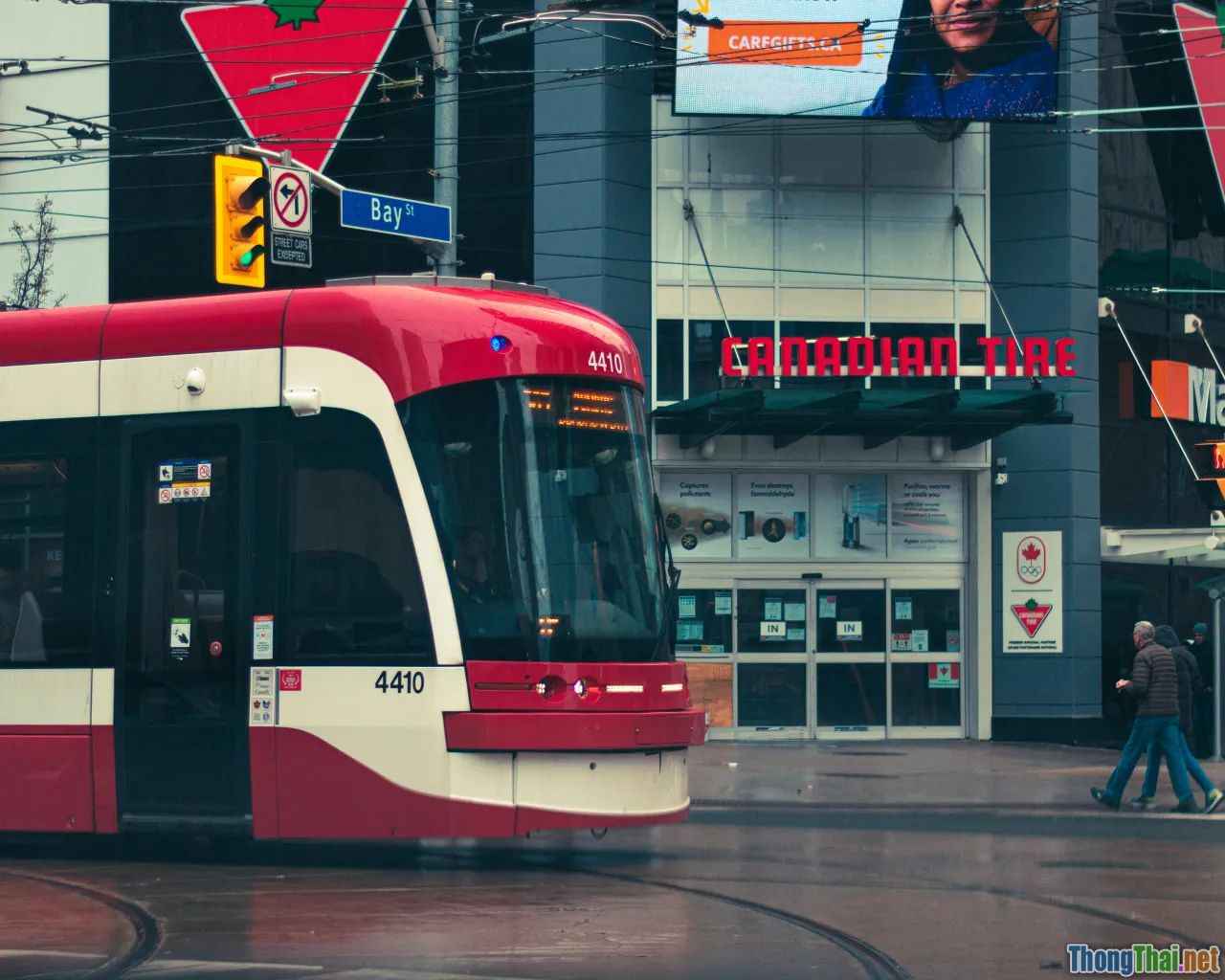 safe city, public transportation, families in canada