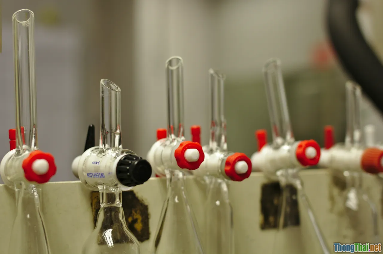 science, molecules, skincare lab