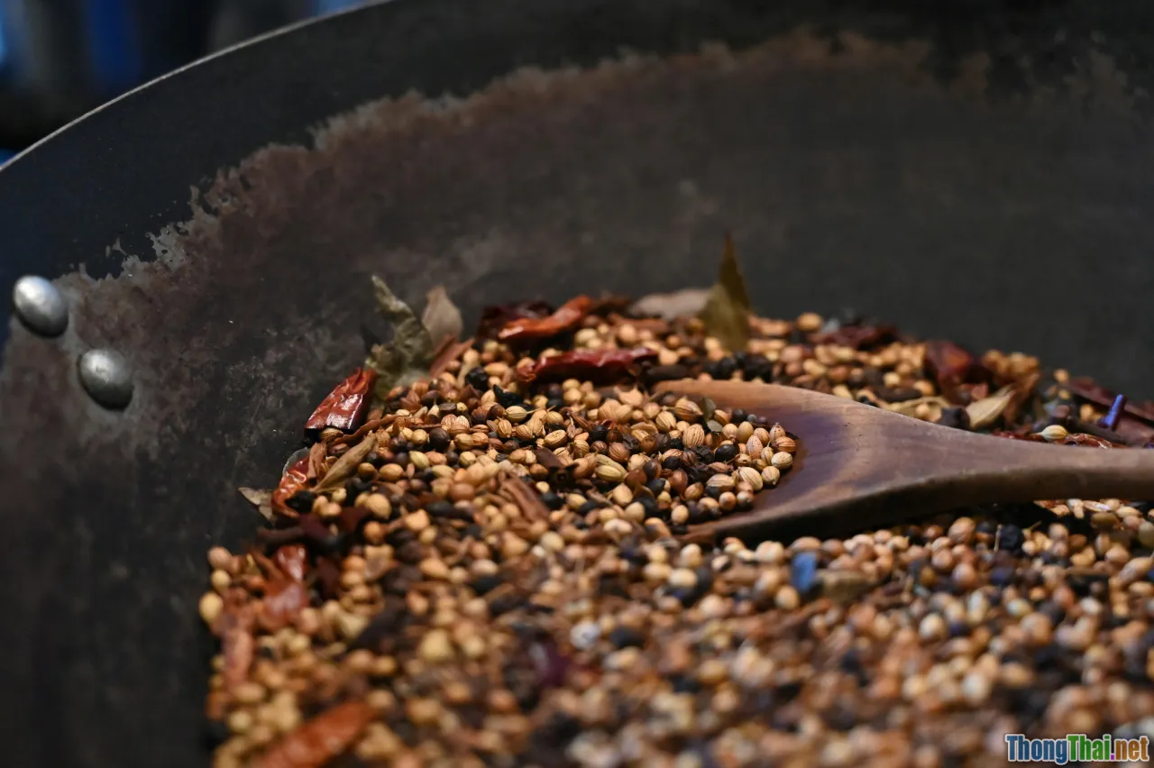 seasoning, spices bowls, marinating meat