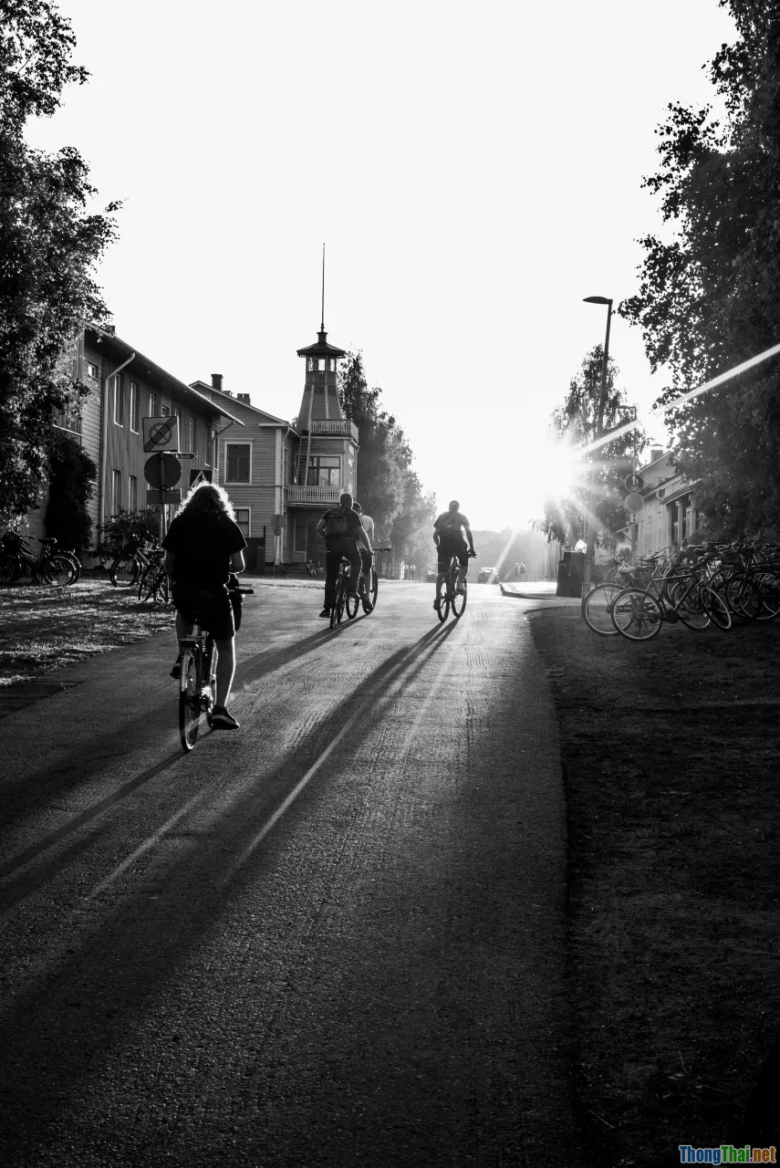 slow life Halong, peaceful morning, cycling, reading