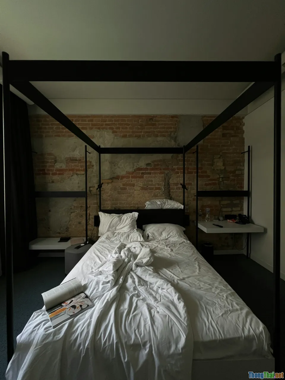 small bedroom, bed placement