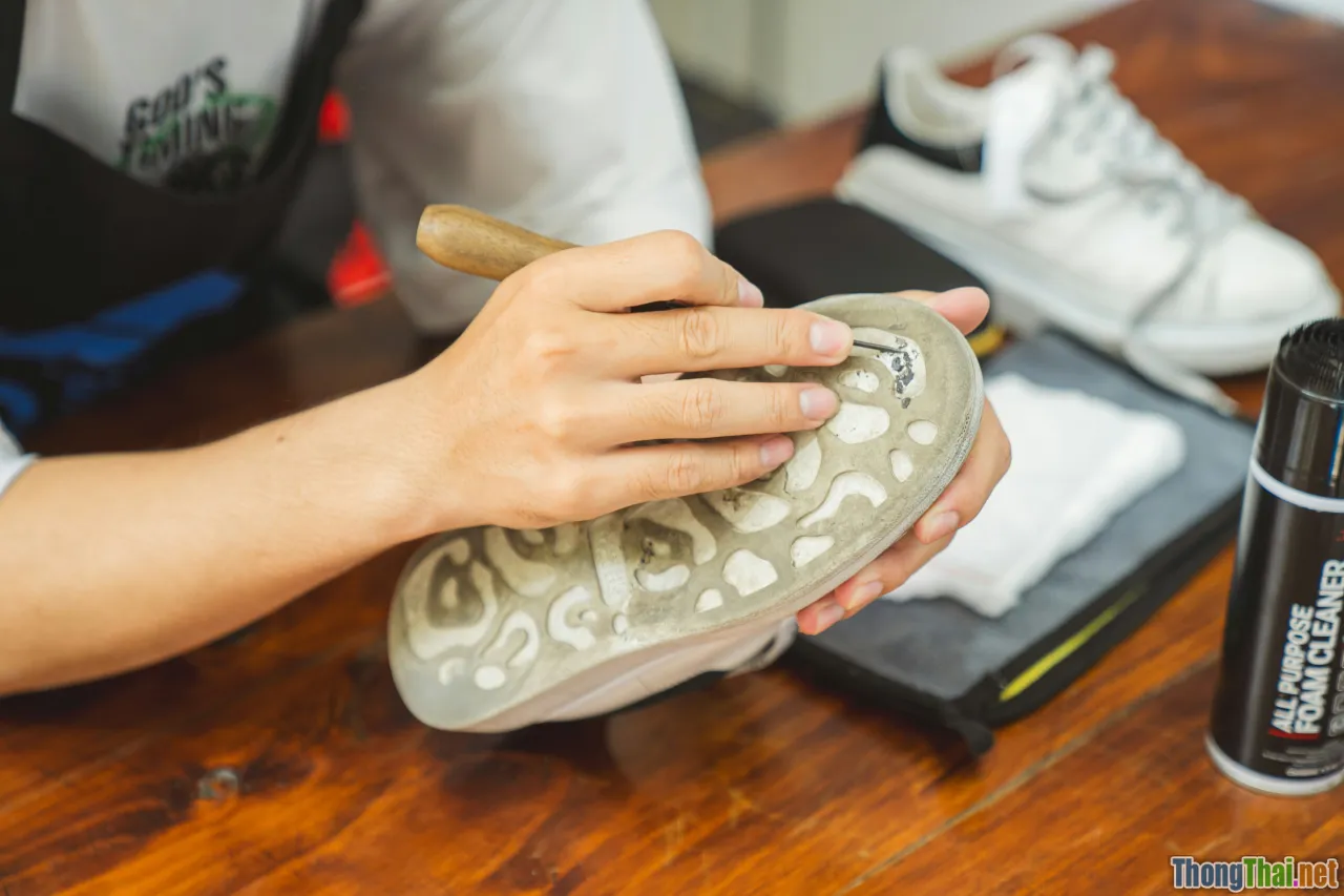 sneaker care, cleaning shoes, maintenance tips