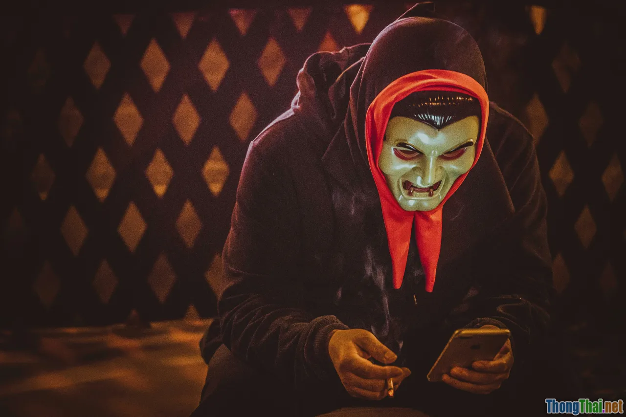 social network scam, encoded messages, emotional traps