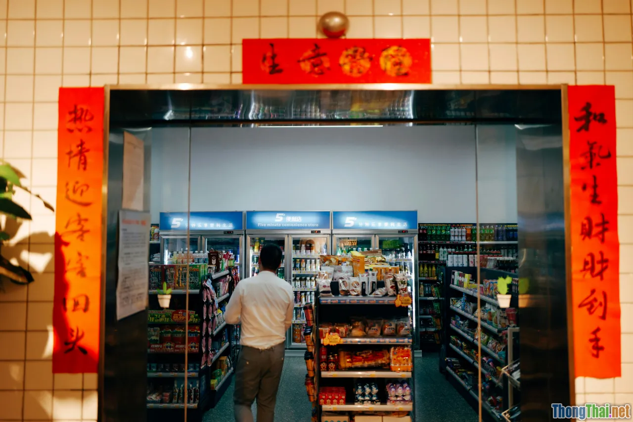 student cooking, supermarket, cheap food