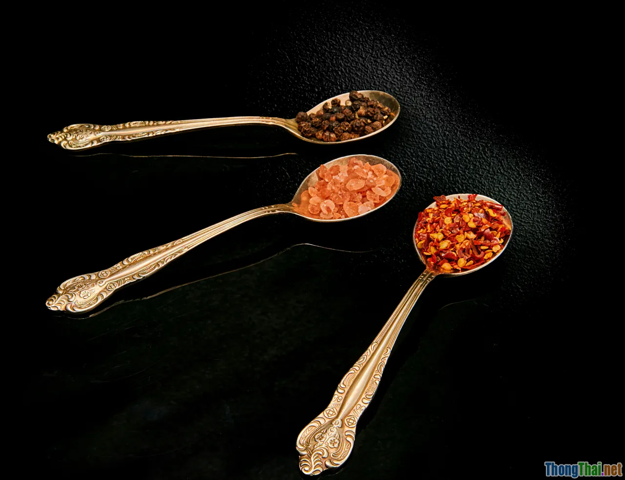taste adjustment, seasoning spoons, traditional spices