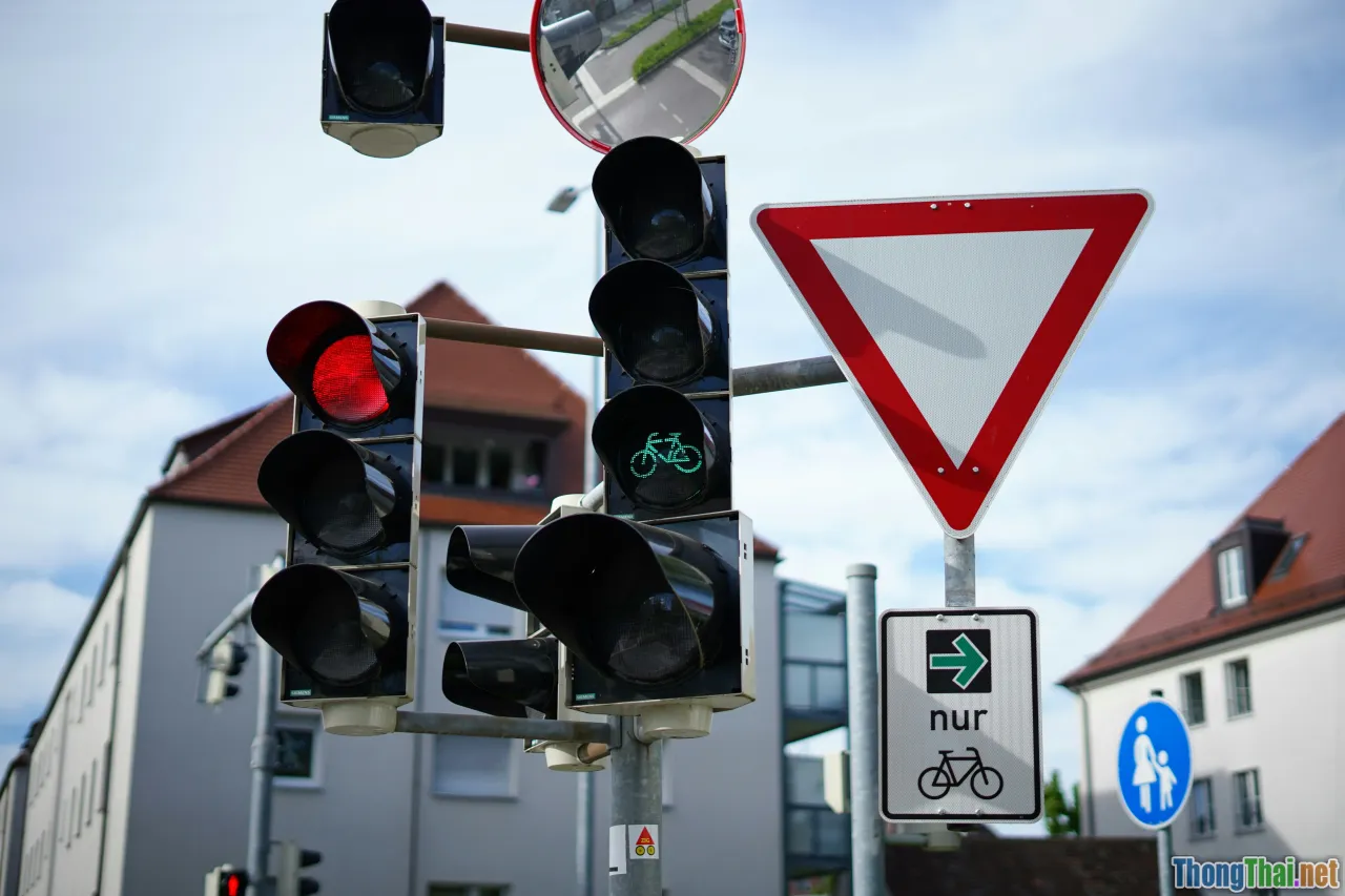 v2x communication, smart traffic lights, connected vehicles