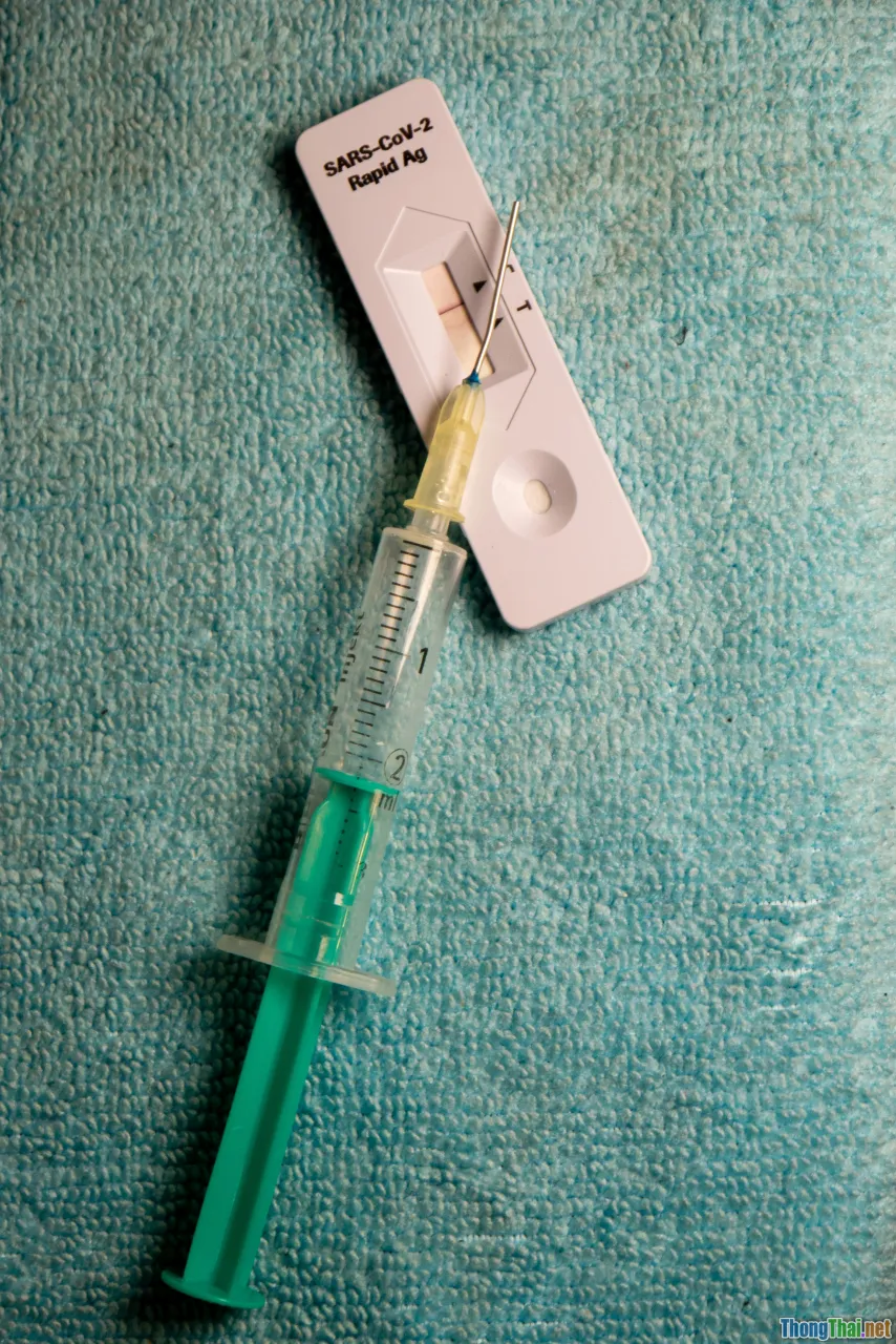 vaccination, child health, syringe