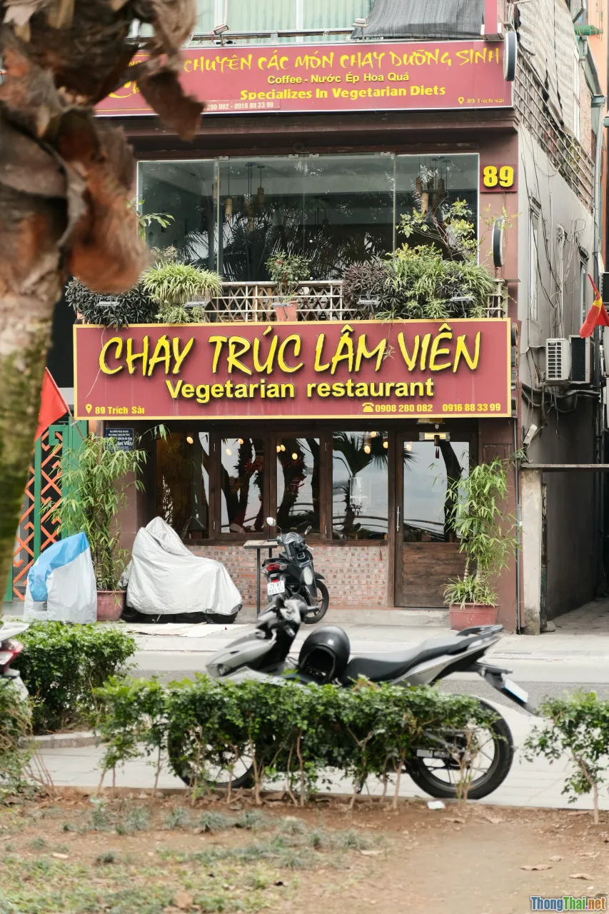 Vietnam pho, happy customers, old restaurant, vintage decor