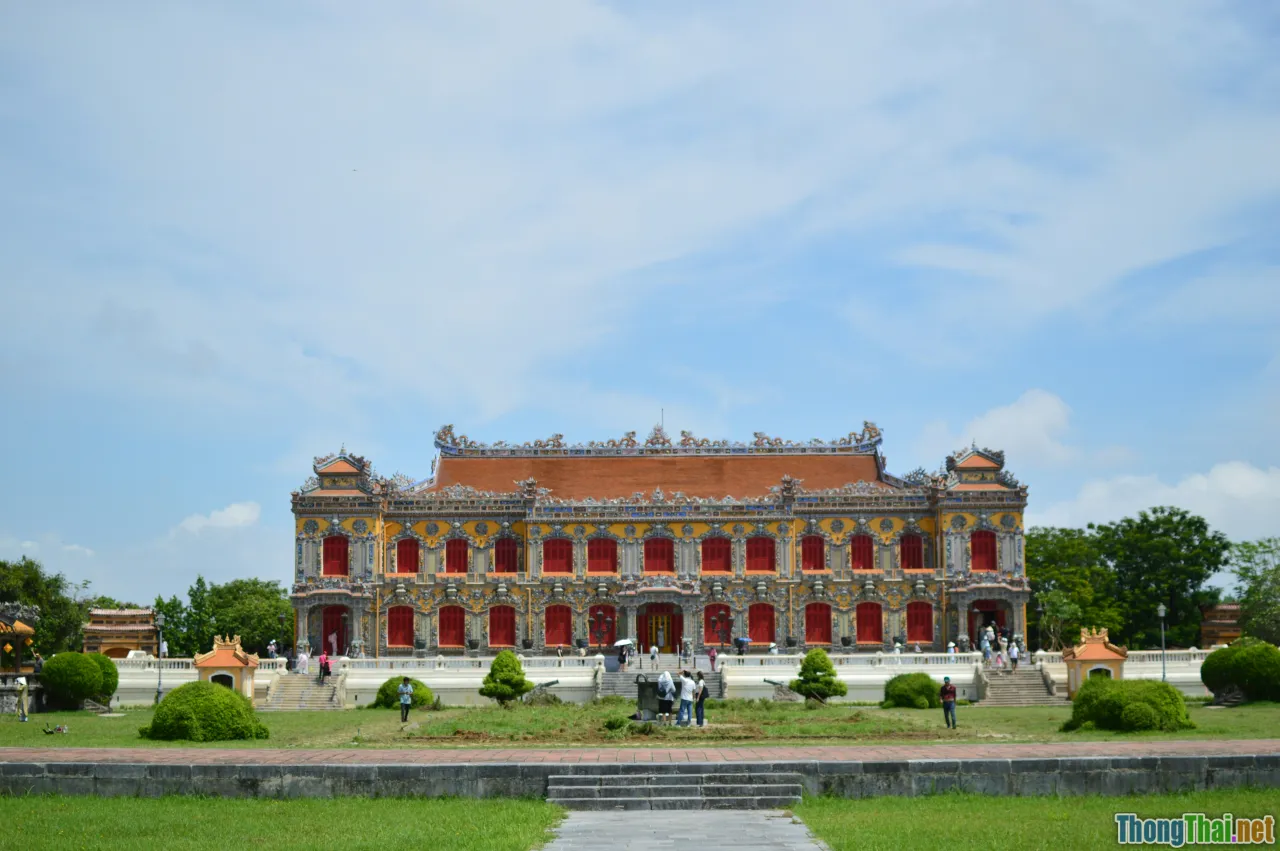 vietnamese royal palace, phuong khau, dynasty city, imperial court