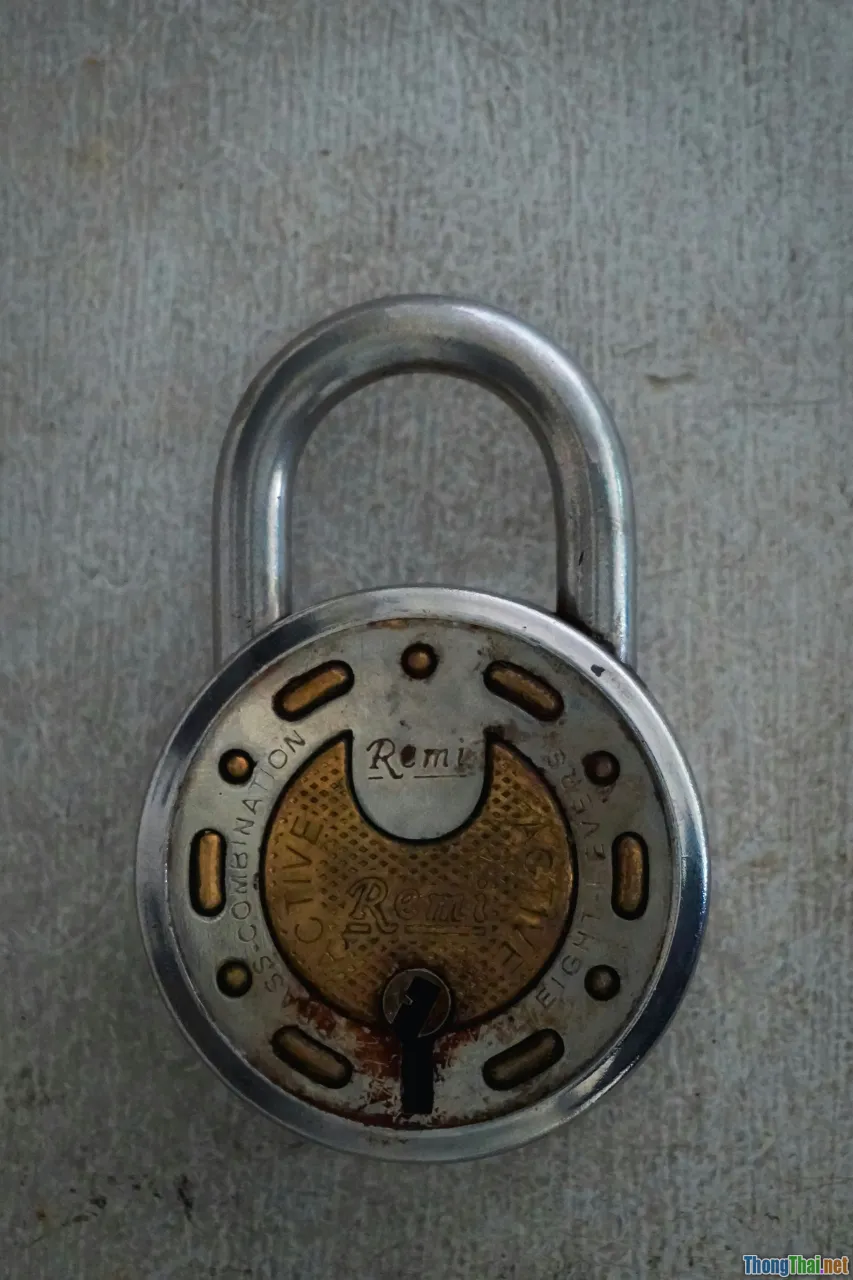 weak password, guess, entropy, lock