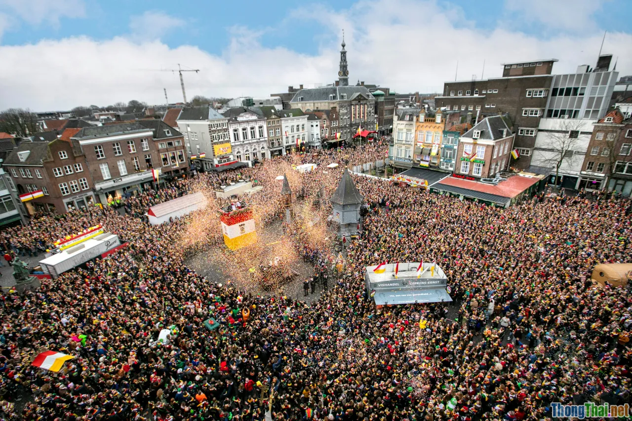 weather seasons, local festivals, crowd levels